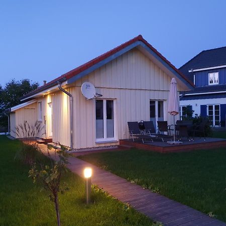 Ferienhaus Seestern Altefähr エクステリア 写真