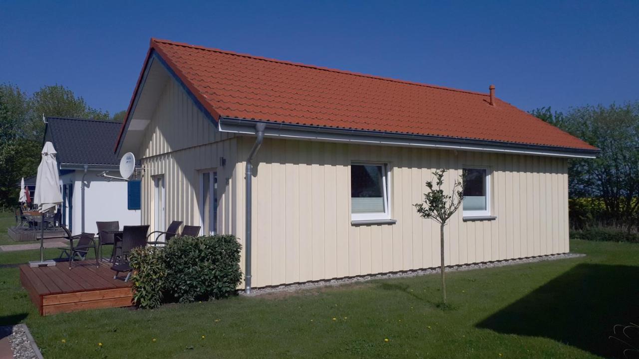 Ferienhaus Seestern Altefähr エクステリア 写真